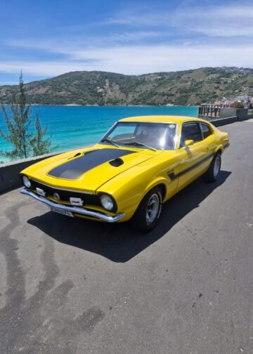 Arraial do Cabo recebe exposição de carros antigos na orla da Praia Grande