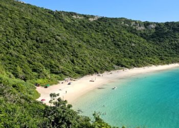 Consulta pública vai discutir o futuro da Praia do Forno em Arraial do Cabo