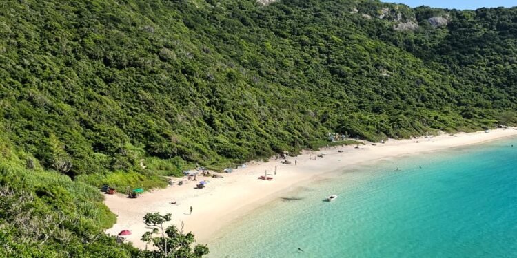 Consulta pública vai discutir o futuro da Praia do Forno em Arraial do Cabo