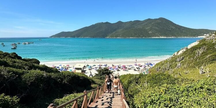 Praia de Arraial do Cabo é finalista de prêmio nacional de turismo