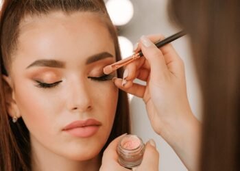 Búzios abre inscrições para curso gratuito de maquiagem