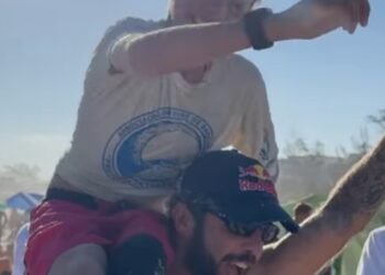 Filho do surfista Pedro Scooby conquista título em Saquarema