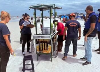 Fiscalização aperta o cerco na Praia do Forte, em Cabo Frio