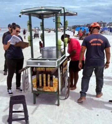 Fiscalização aperta o cerco na Praia do Forte, em Cabo Frio