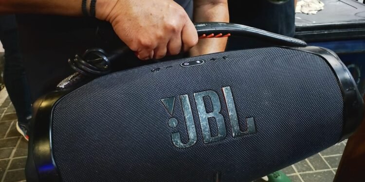 Tumulto na Praia Grande termina com apreensão de caixa de som em Arraial do Cabo