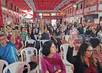 Paralisação na educação: categoria pressiona por reajuste e estudantes ficam sem aula por 24h