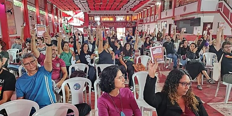 Paralisação na educação: categoria pressiona por reajuste e estudantes ficam sem aula por 24h