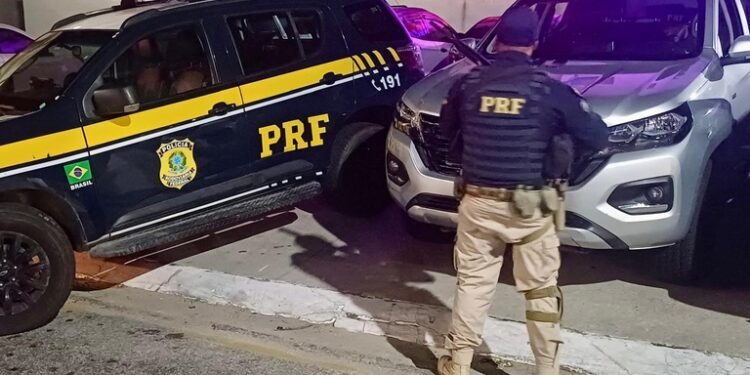 Veículo roubado com destino a Campos é recuperado em Rio das Ostras