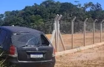 Corpo de homem é encontrado em veículo em Casimiro de Abreu