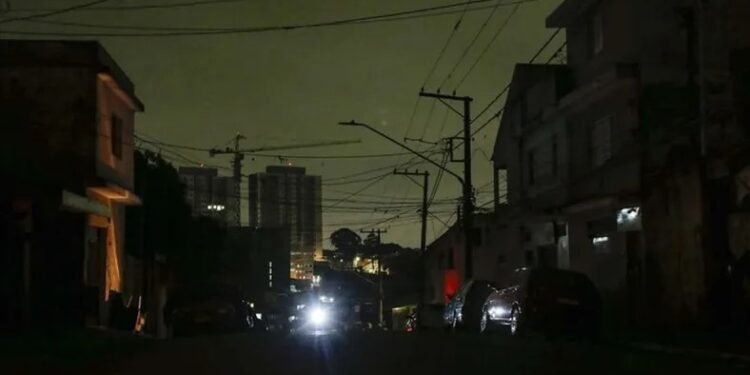 MPRJ cobra solução da Enel para quedas de energia e apagões em Rio das Ostras