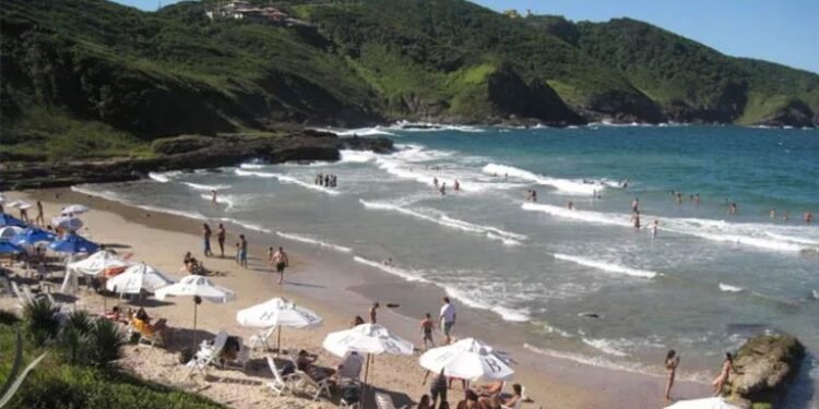 Rocka e Club Brava terão estruturas demolidas na Praia Brava, em Búzios
