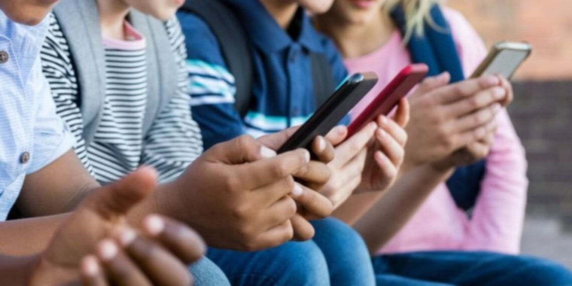 Os impactos do uso excessivo de telas no processo de aprendizagem