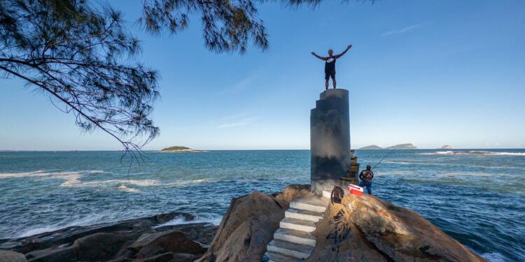 Passeio gratuito pelo Farol Velho abre agenda cultural de maio em Macaé; veja como participar