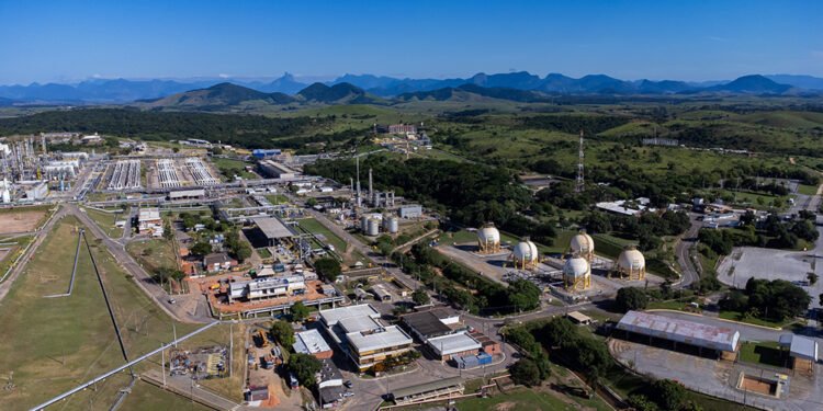 Oportunidade de emprego em Macaé; confira mais de 600 vagas abertas nesta semana