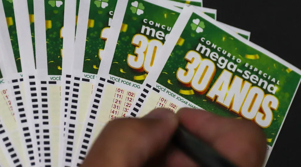 Aposta simples do RJ acerta Mega-Sena 30 anos e leva R$ 168 milhões; veja os números