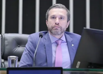 Deputado do PP quer criar vistoria obrigatória para carros e motos em todo o Brasil