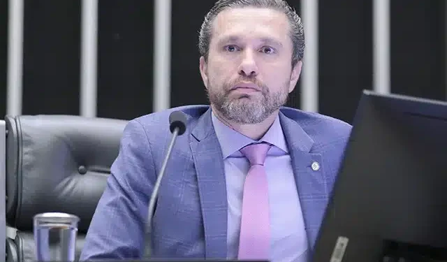 Deputado do PP quer criar vistoria obrigatória para carros e motos em todo o Brasil