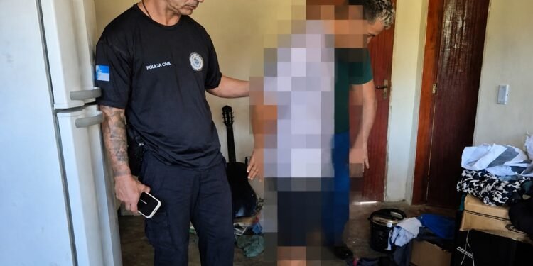 Mulher escapa após agressões e estupro; homem é preso em Casimiro de Abreu