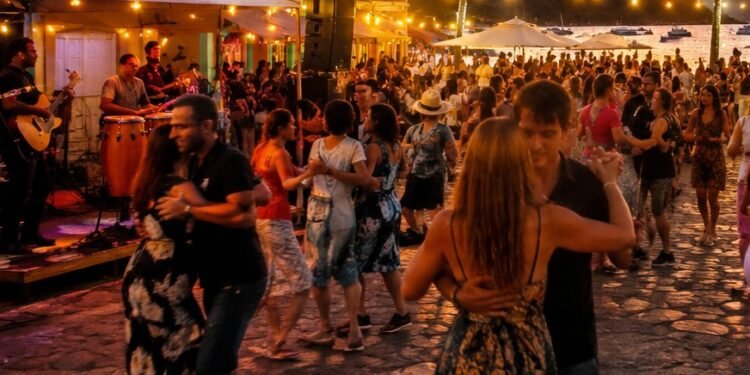 MI BÚZIOS: festival de culturas, música e gastronomia latina começa nesta sexta (29)