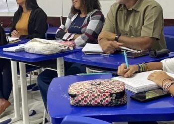 Inscrições abertas para cursos gratuitos de inglês, espanhol e Libras em Búzios; italiano está com lista de espera