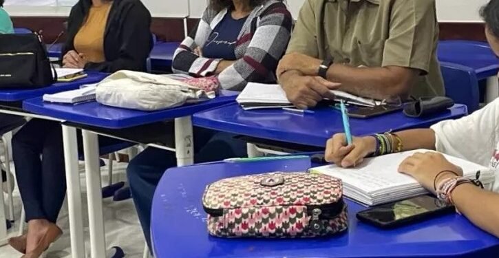 Inscrições abertas para cursos gratuitos de inglês, espanhol e Libras em Búzios; italiano está com lista de espera