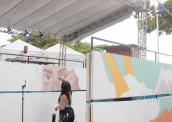 Arte urbana colore Imbetiba e aquece público para festival gastronômico em Macaé