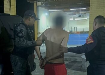 Populares detêm suspeito de assédio na Prainha, em Arraial do Cabo; homem era procurado por estupro de vulnerável