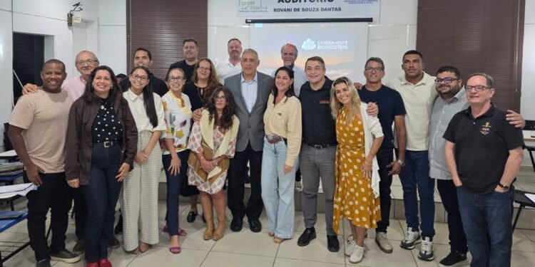 Secretários de Turismo da Costa do Sol se reúnem para fortalecer marca regional; prefeito Carlos Augusto participa da reunião