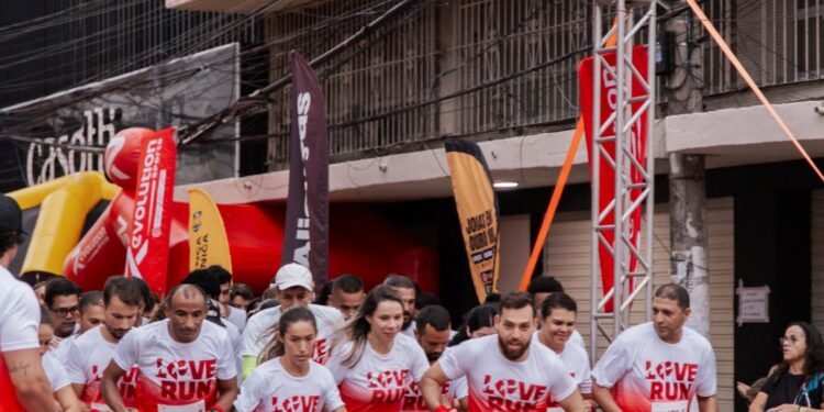 LOVE RUN: corrida com casais algemados movimenta Cabo Frio; veja como participar