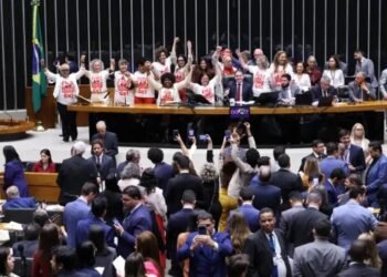 Aprovado fim da escala 6×1 pelos deputados federais; entenda o que acontece agora