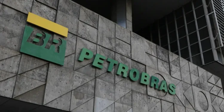 Petrobras abre 150 vagas de estágio; oportunidades em Macaé e Rio
