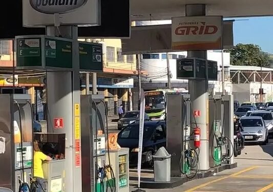 Gasolina pode ficar mais cara nos próximos dias, indica presidente da Petrobras