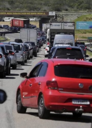 Feriado deve intensificar trânsito na RJ-124; domingo terá maior fluxo na volta