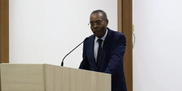 Cônsul de Angola visita Macaé e propõe parceria entre cidades do petróleo