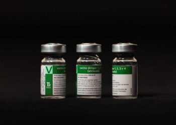 Vacina contra a dengue é suspensa após reações adversas
