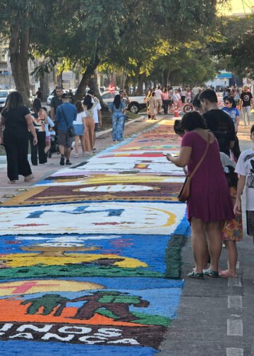 Tapetes de sal, procissão e show marcam Corpus Christi em Macaé