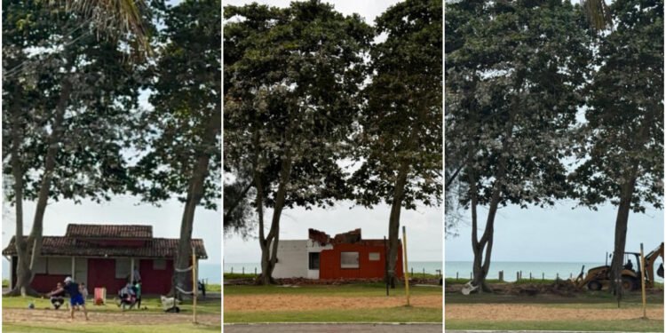 Quiosques são demolidos no Praião de Barra de São João, distrito de Casimiro