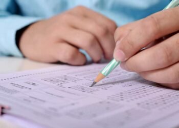 Vestibular Cederj acontece neste domingo (14) e oferece ensino superior gratuito em todo RJ