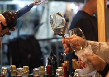 Búzios lança campanha com hospedagem promocional e festival de vinhos para feriado