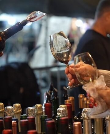 Búzios lança campanha com hospedagem promocional e festival de vinhos para feriado