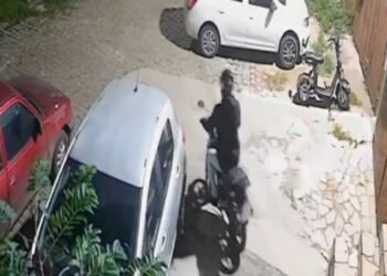 Furto de moto é registrado por câmeras de segurança em Búzios