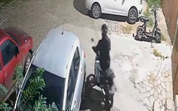 Furto de moto é registrado por câmeras de segurança em Búzios