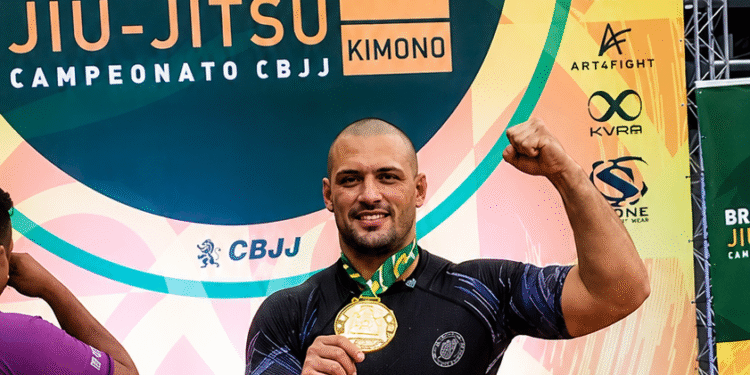 Atleta de Rio das Ostras conquista ouro no Brasileiro de Jiu-Jitsu 2026