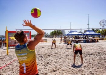 Festival de Vôlei de Praia reúne atletas na Orla da Praia do Centro neste domingo (14) em São Pedro da Aldeia