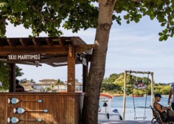 Táxi marítimo é nova alternativa de travessia entre bairros de Cabo Frio; valor é R$ 7 por passageiro