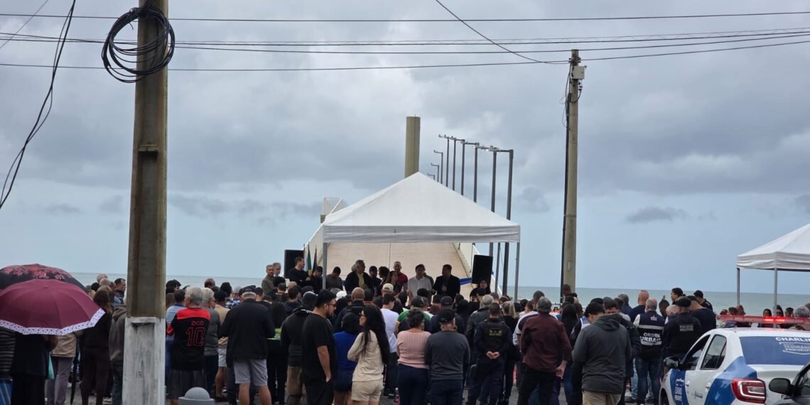 Píer é inaugurado; moradores usam redes sociais para elogiar e cobrar melhorias nos bairros de Rio das Ostras