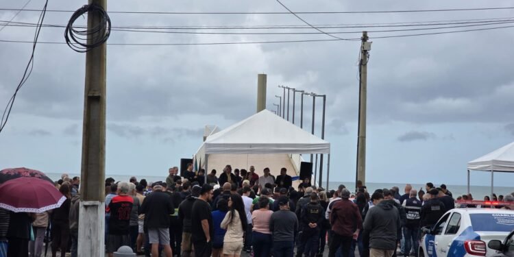 Píer é inaugurado; moradores usam redes sociais para elogiar e cobrar melhorias nos bairros de Rio das Ostras
