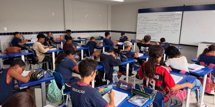 Arraial do Cabo prorroga prazo para cadastro no programa que paga até R$ 2 mil por aluno