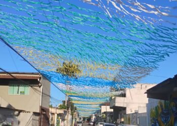 Moradores transformam rua em símbolo de união e tradição em Rio das Ostras