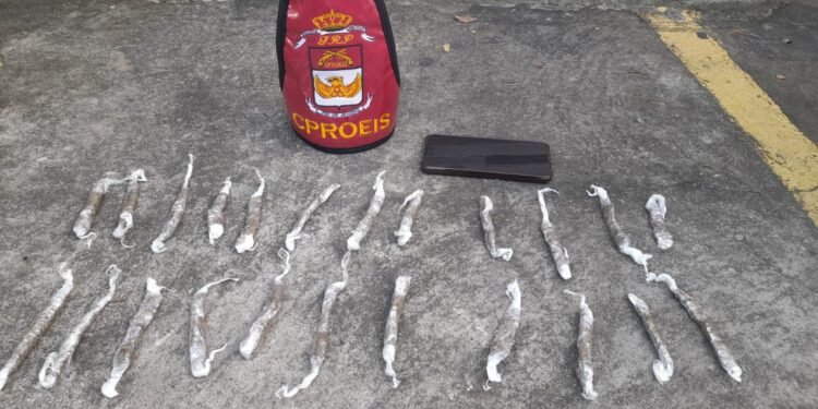 Missão quase impossível: suspeito pula do segundo andar pra escapar da polícia em Arraial do Cabo